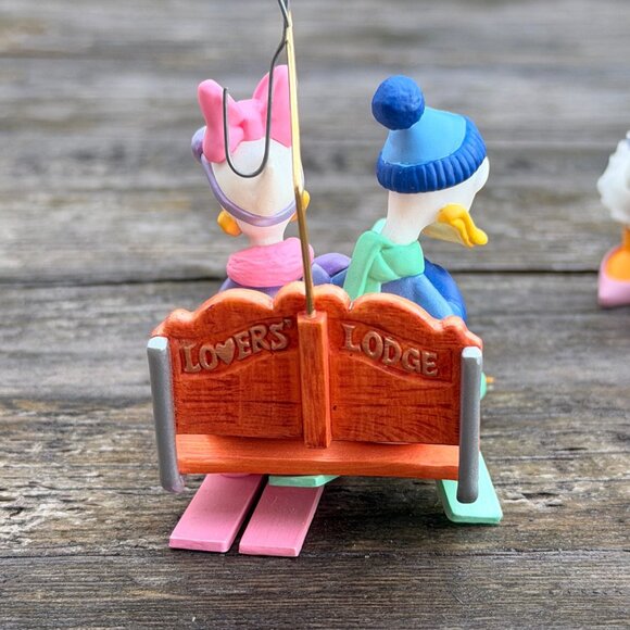 Hallmark & Disney Ornaments Donald and Daisy Duck Lovers' Lodge Surprising Gift - Picture 6 of 15